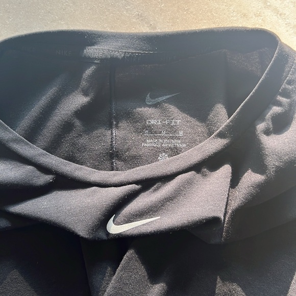 Nike Womens Dri-FIT One Luxe Twist Cropped Short-Sleeve Top Black Medium - Picture 5 of 6